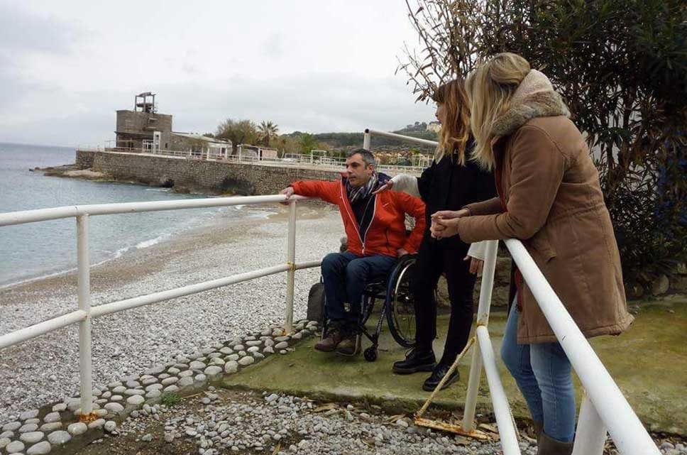 Il mare è di tutti, anche di chi è meno fortunato. Il mare è di tutti, anche di chi è meno fortunato.
