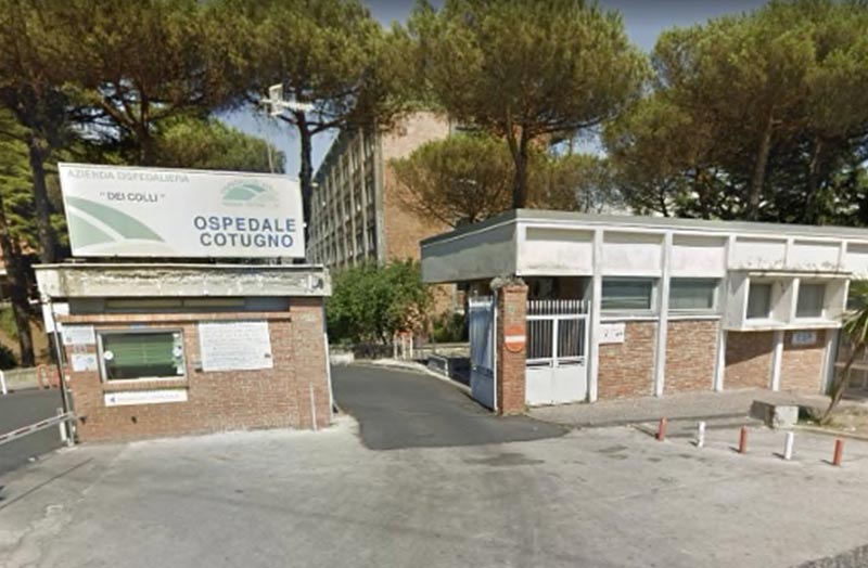 Hiv, il Cotugno si tinge di rosso Hiv, il Cotugno si tinge di rosso